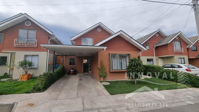 HERMOSA CASA EN EXCLUSIVO CONDOMINIO SANTA CRUZ.
