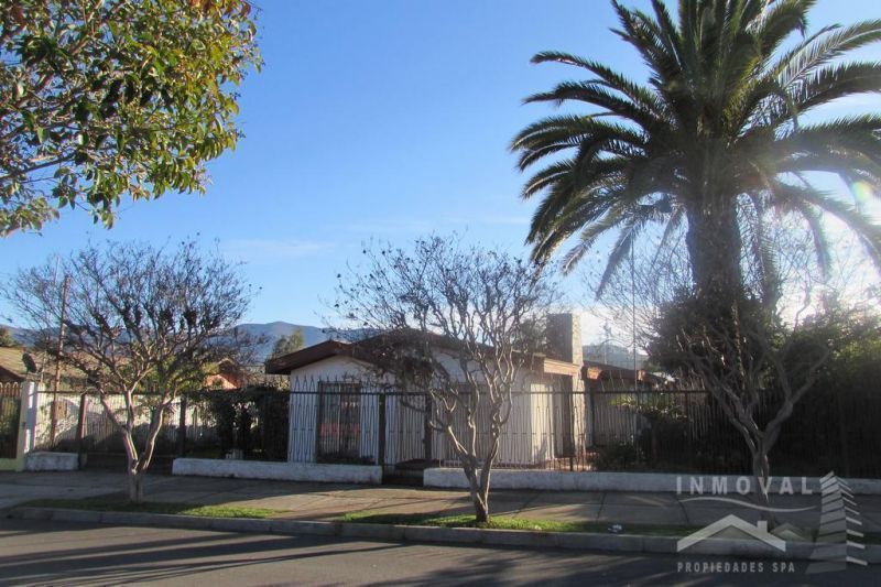 HERMOSA CASA EN QUILLOTA, PLENO CENTRO